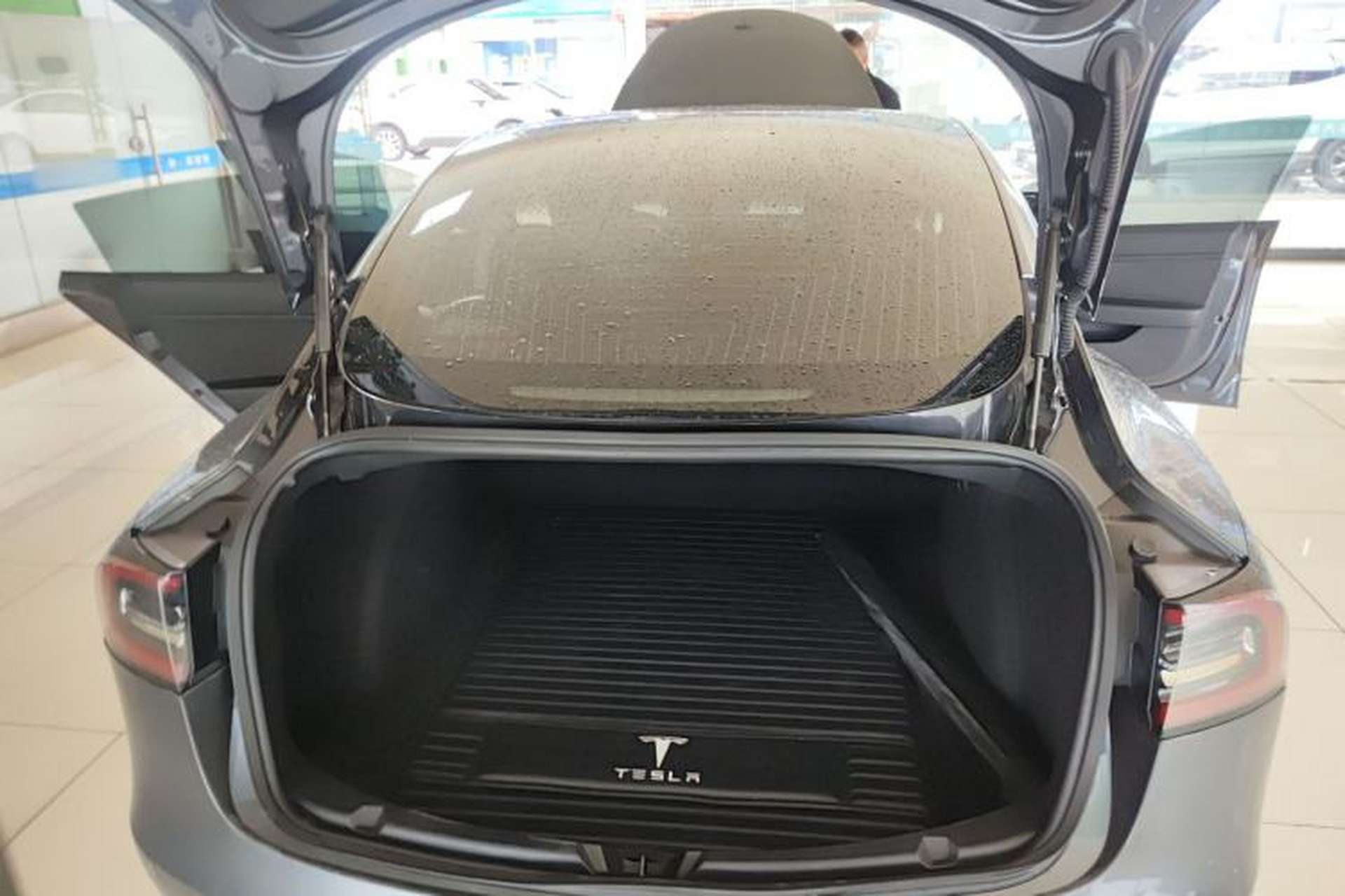 Used Tesla Model 3 2019 Long-Range All-Wheel-Drive Version Trunk