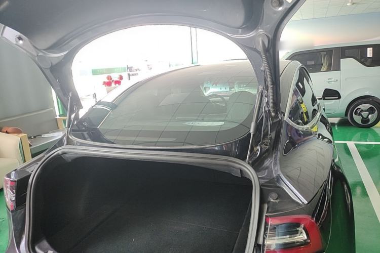 Used Tesla Model 3 2019 Long-Range All-Wheel-Drive Version Trunk