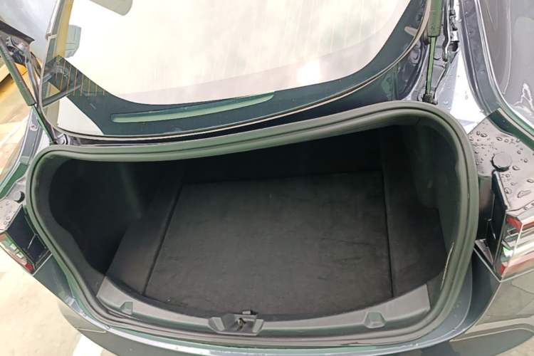 Used Tesla Model 3 2019 Long-Range Rear-Wheel-Drive Version Trunk