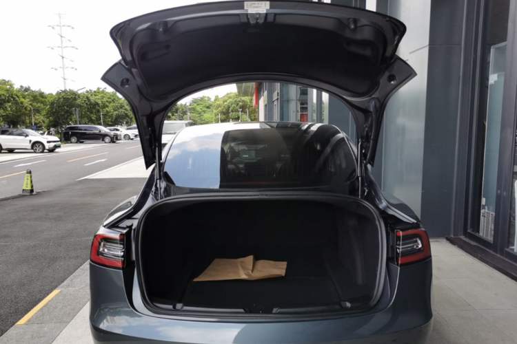 Used Tesla Model 3 2019 Long-Range All-Wheel-Drive Version Trunk