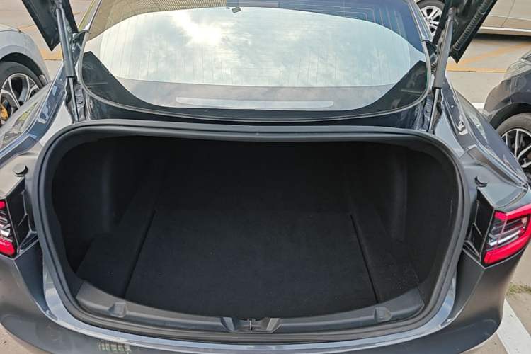 Used Tesla Model 3 2019 Long-Range All-Wheel-Drive Version Trunk