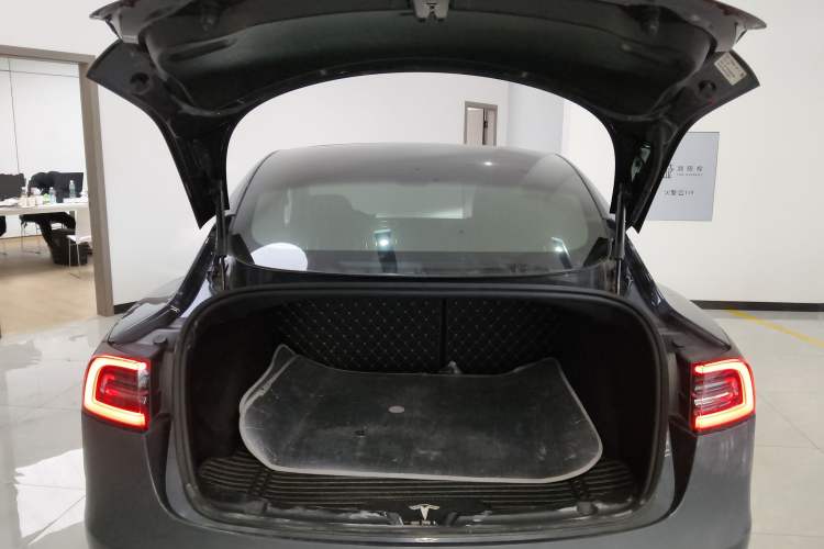 Used Tesla Model 3 2019 Long-Range Rear-Wheel-Drive Version Trunk