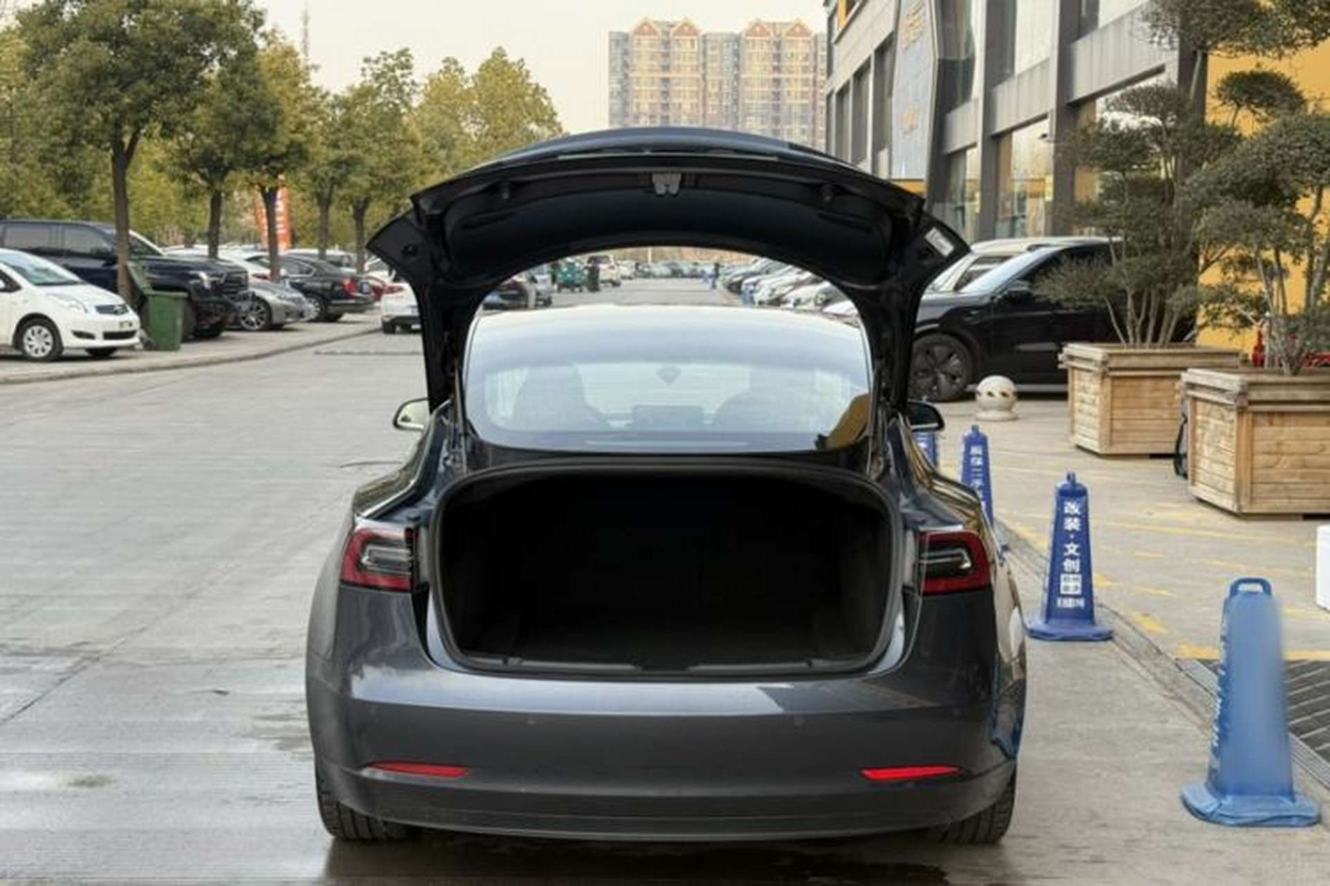 Used Tesla Model 3 2019 Long-Range Rear-Wheel-Drive Version Trunk
