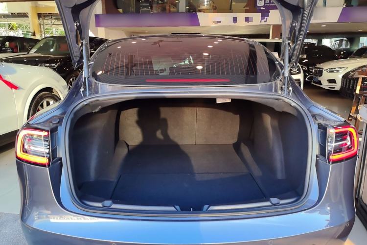 Used Tesla Model 3 2019 Long-Range All-Wheel-Drive Version Trunk
