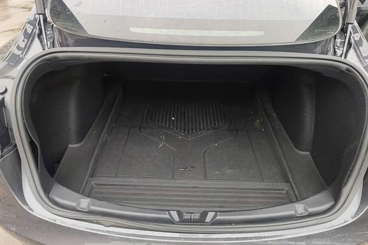 Used Tesla Model 3 2019 Standard Range Rear-Drive Upgraded Version Trunk