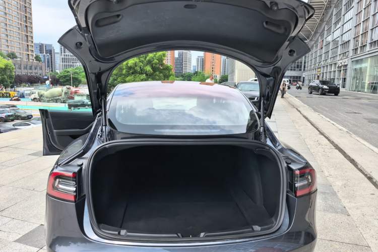 Used Tesla Model 3 2019 Long-Range All-Wheel-Drive Version Trunk
