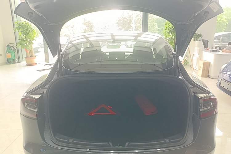 Used Tesla Model 3 2019 Long-Range Rear-Wheel-Drive Version Trunk