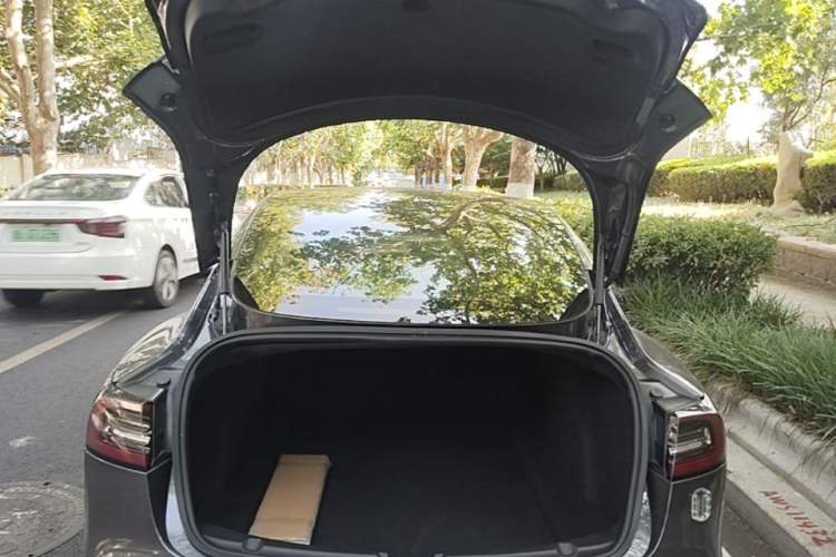 Used Tesla Model 3 2019 Long-Range Rear-Wheel-Drive Version Trunk