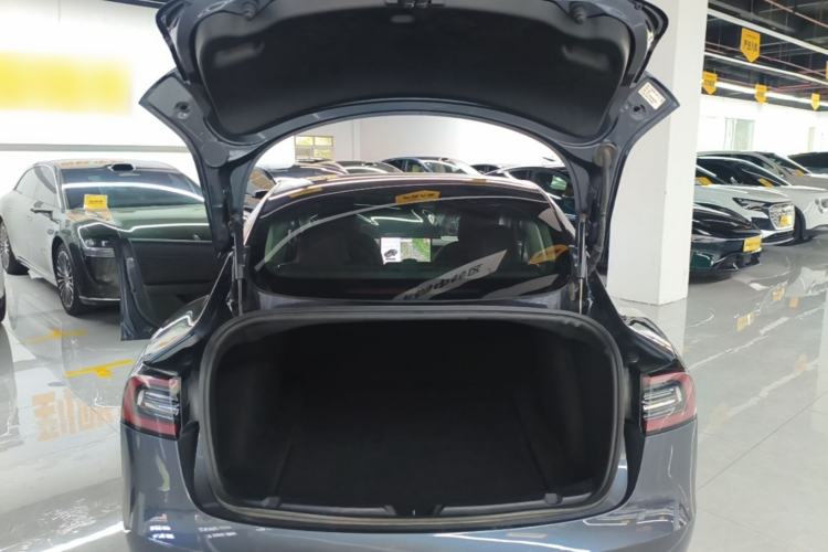 Used Tesla Model 3 2019 Long-Range All-Wheel-Drive Version Trunk