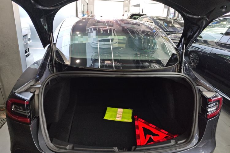 Used Tesla Model 3 2019 Long-Range All-Wheel-Drive Version Trunk