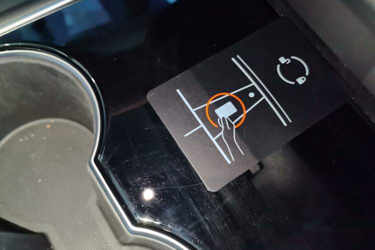 Used Tesla Model 3 2019 Long-Range All-Wheel-Drive Version Vehicle Key