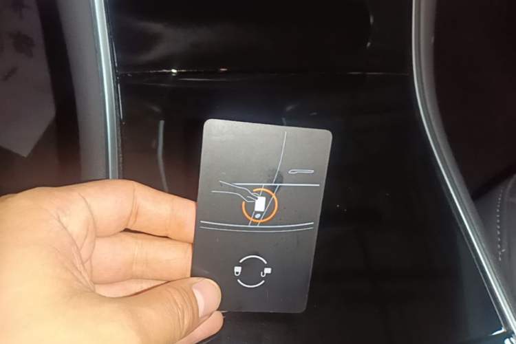 Used Tesla Model 3 2019 Long-Range All-Wheel-Drive Version Vehicle Key