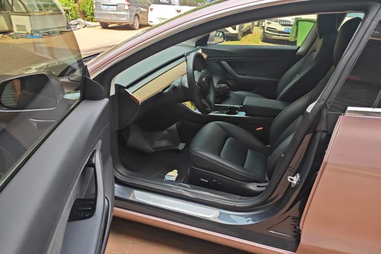 Used Tesla Model 3 2019 Long-Range All-Wheel-Drive Version Driver Seat