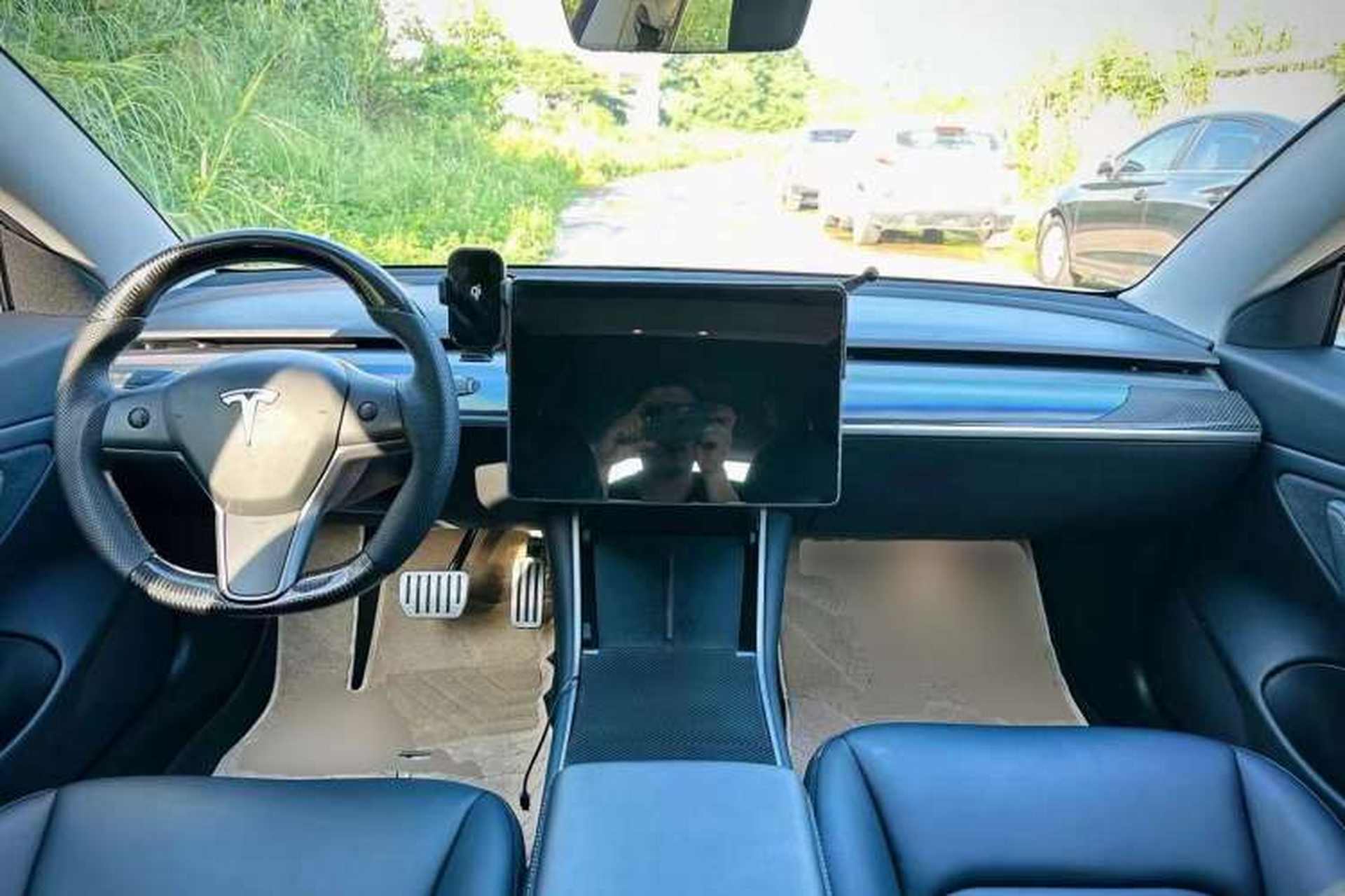 Used Tesla Model 3 2019 Performance High-Performance All-Wheel-Drive Version Center Console