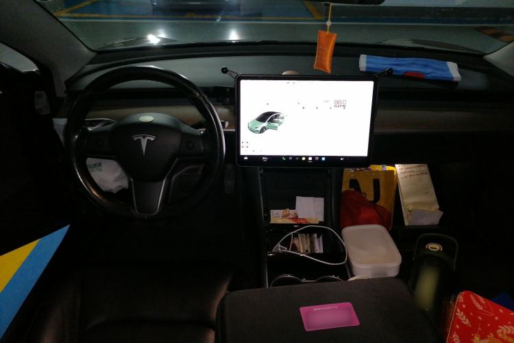Used Tesla Model 3 2019 Long-Range All-Wheel-Drive Version Center Console