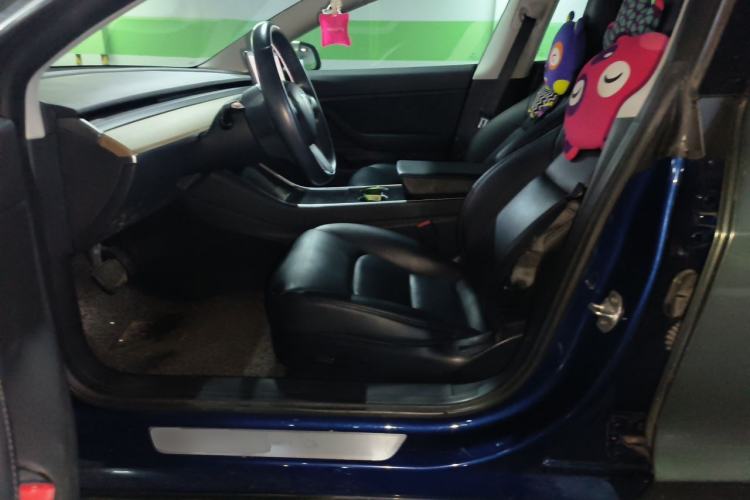 Used Tesla Model 3 2019 Long-Range Rear-Wheel-Drive Version Left Front Seat