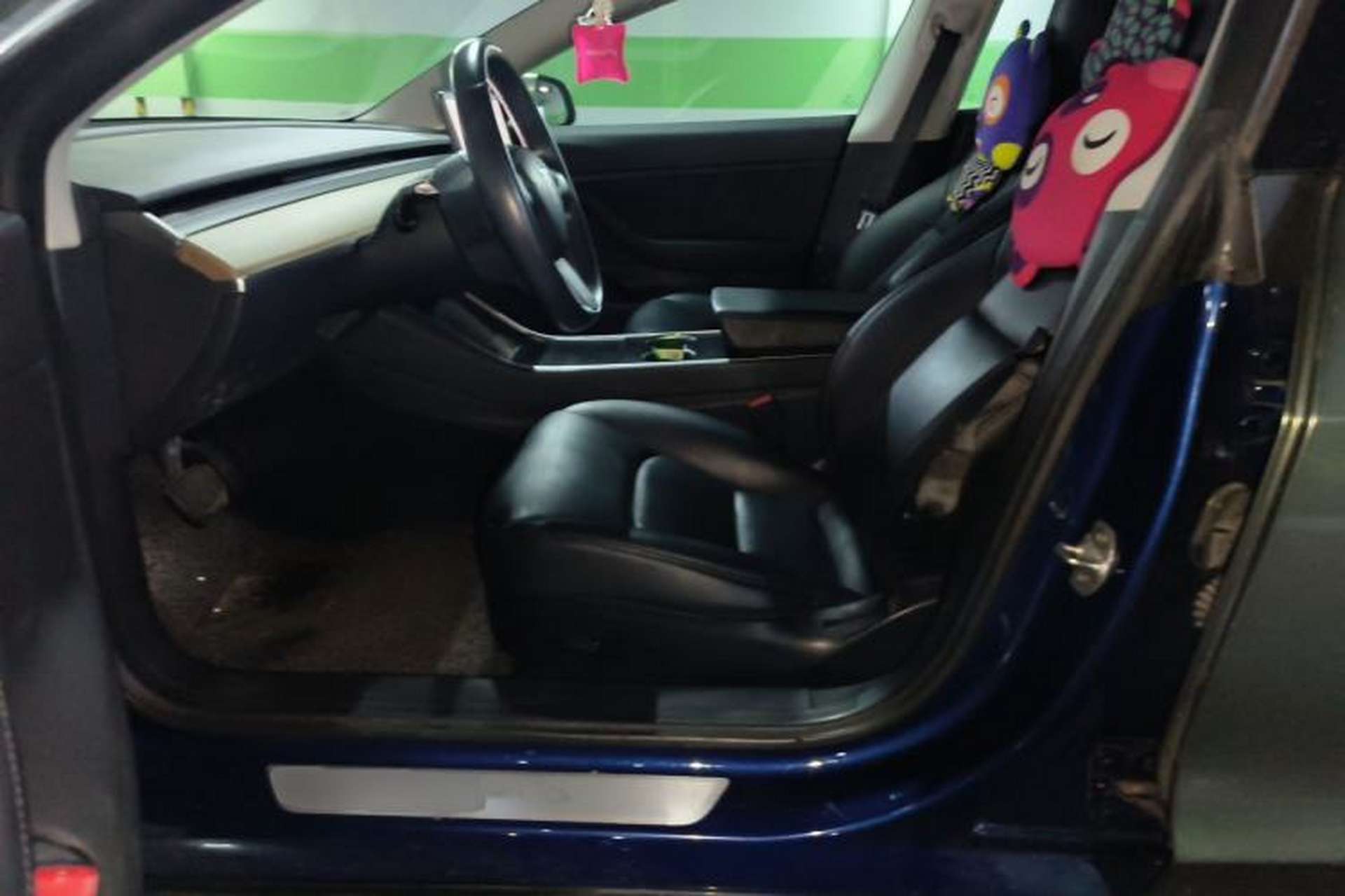 Used Tesla Model 3 2019 Long-Range Rear-Wheel-Drive Version Left Front Seat