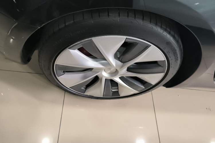Used Tesla Model 3 2019 Performance High-Performance All-Wheel-Drive Version Right Rear Wheel Hub