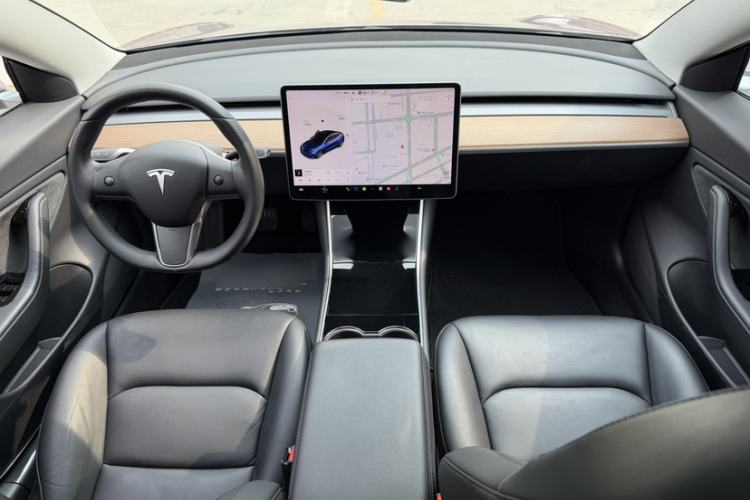 Used Tesla Model 3 2019 Long-Range All-Wheel-Drive Version Interior 1