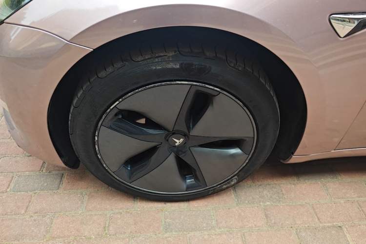 Used Tesla Model 3 2019 Long-Range All-Wheel-Drive Version Left Front Wheel Hub