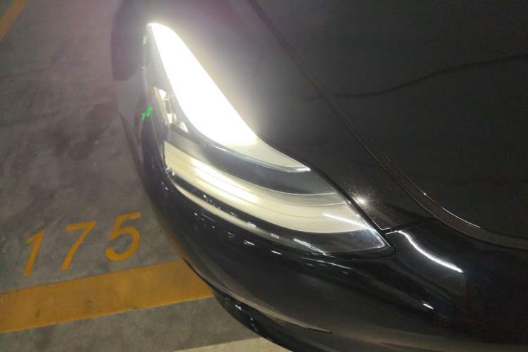 Used Tesla Model 3 2019 Long-Range Rear-Wheel-Drive Version Right Front Headlight