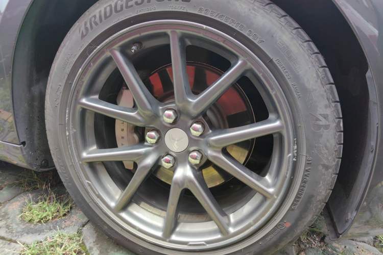 Used Tesla Model 3 2019 Standard Range Rear-Drive Upgraded Version Right Front Wheel Hub