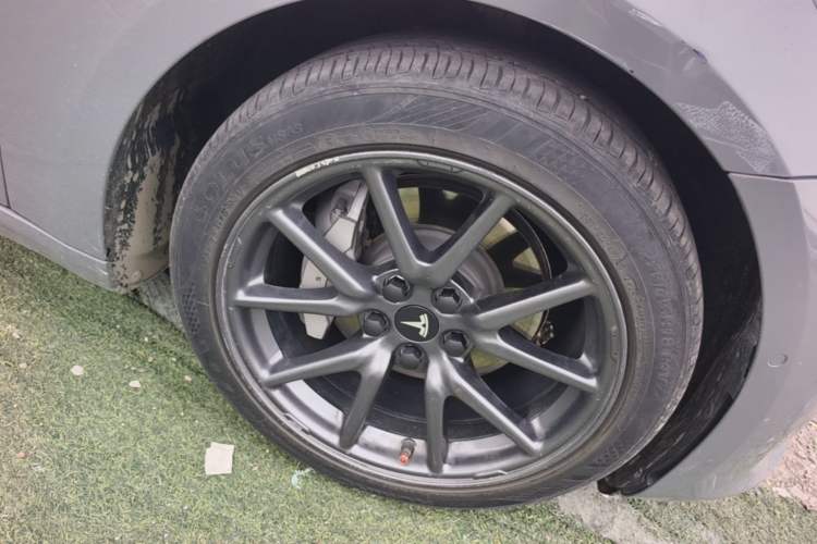 Used Tesla Model 3 2019 Standard Range Rear-Drive Upgraded Version Right Front Wheel Hub