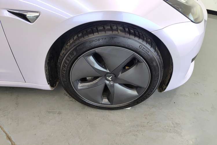 Used Tesla Model 3 2019 Standard Range Rear-Wheel Drive Upgraded Version (60 kWh) Right Front Wheel Hub