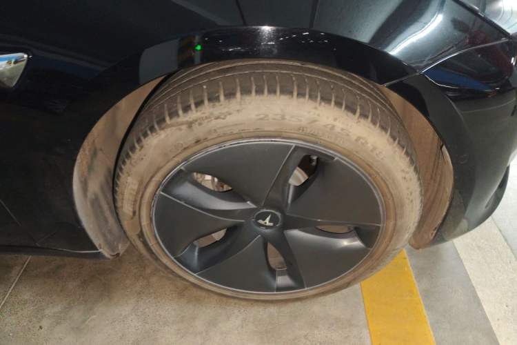Used Tesla Model 3 2019 Long-Range Rear-Wheel-Drive Version Right Front Wheel Hub