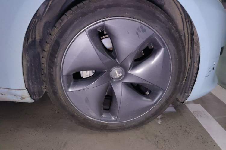 Used Tesla Model 3 2019 Standard Range Rear-Drive Upgraded Version Right Front Wheel Hub