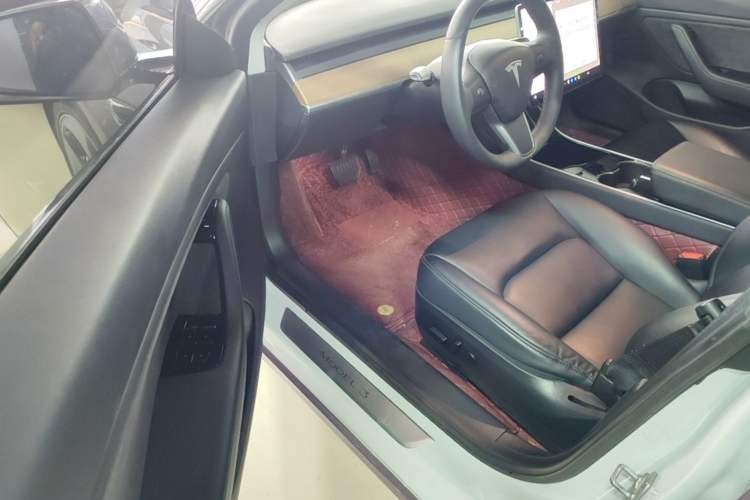 Used Tesla Model 3 2019 Long-Range All-Wheel-Drive Version Driver Seat