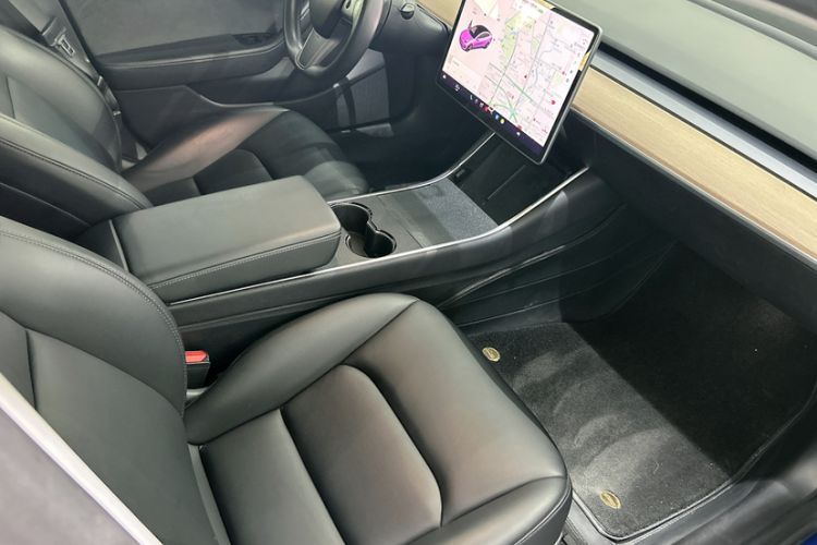 Used Tesla Model 3 2019 Long-Range Rear-Wheel-Drive Version Interior 10