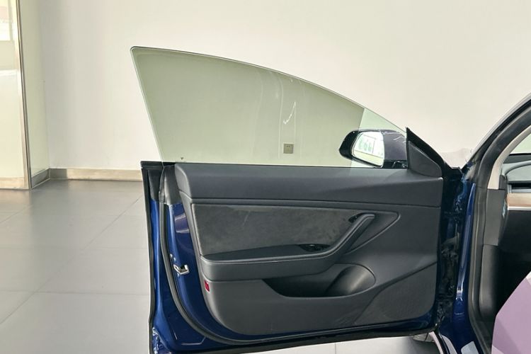 Used Tesla Model 3 2019 Long-Range Rear-Wheel-Drive Version Interior 12
