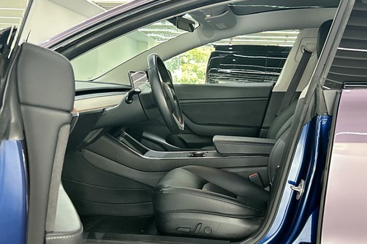 Used Tesla Model 3 2019 Long-Range Rear-Wheel-Drive Version Interior 8