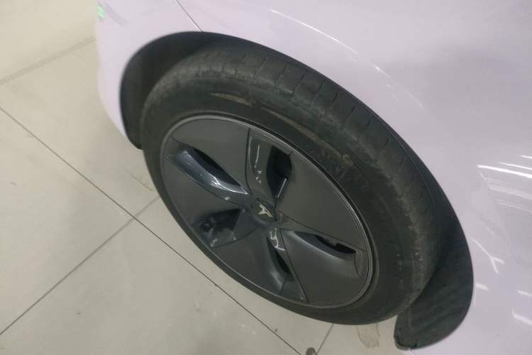 Used Tesla Model 3 2019 Standard Range Rear-Wheel Drive Upgraded Version (60 kWh) Left Front Wheel Hub