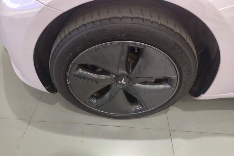 Used Tesla Model 3 2019 Standard Range Rear-Wheel Drive Upgraded Version (60 kWh) Left Front Wheel Hub