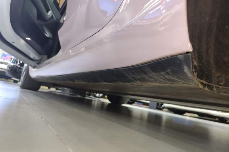 Used Tesla Model 3 2019 Standard Range Rear-Wheel Drive Upgraded Version (60 kWh) Left Side Sill