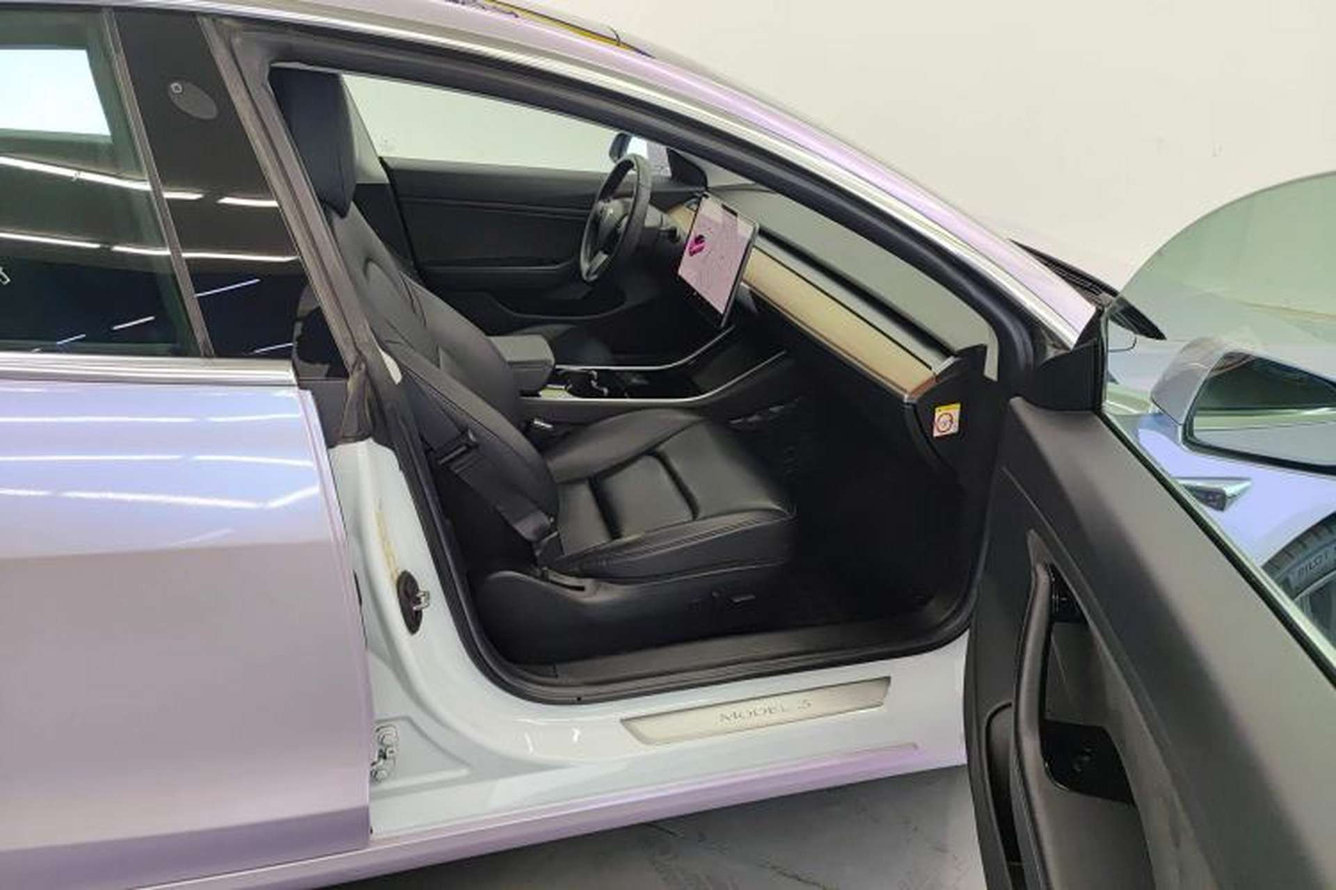 Used Tesla Model 3 2019 Standard Range Rear-Wheel Drive Upgraded Version (60 kWh) Right Front Seat