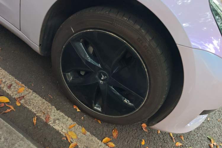 Used Tesla Model 3 2019 Long-Range Rear-Wheel-Drive Version Right Front Wheel Hub