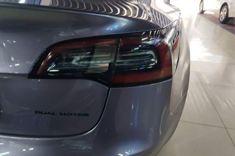 Used Tesla Model 3 2019 Long-Range All-Wheel-Drive Version Right Rear Taillight