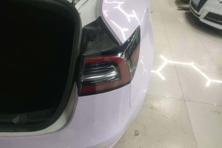 Used Tesla Model 3 2019 Standard Range Rear-Wheel Drive Upgraded Version (60 kWh) Right Rear Taillight