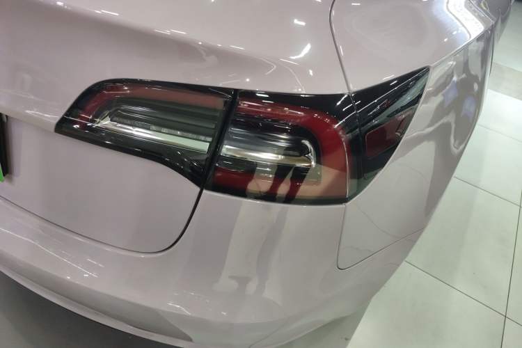 Used Tesla Model 3 2019 Standard Range Rear-Wheel Drive Upgraded Version (60 kWh) Right Rear Taillight