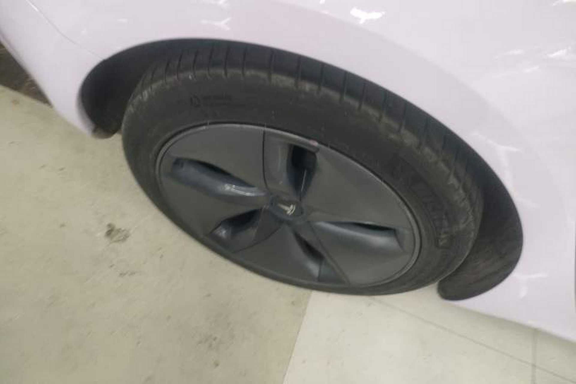 Used Tesla Model 3 2019 Standard Range Rear-Wheel Drive Upgraded Version (60 kWh) Right Rear Wheel Hub