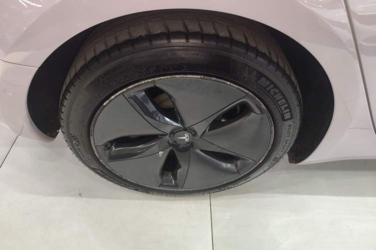 Used Tesla Model 3 2019 Standard Range Rear-Wheel Drive Upgraded Version (60 kWh) Right Rear Wheel Hub