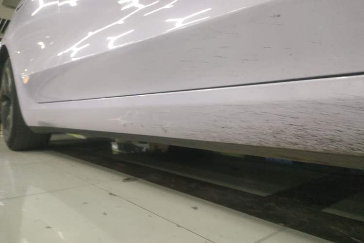 Used Tesla Model 3 2019 Standard Range Rear-Wheel Drive Upgraded Version (60 kWh) Right Side Sill