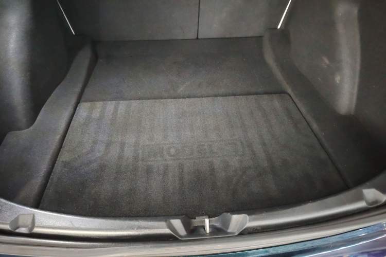 Used Tesla Model 3 2019 Long-Range All-Wheel-Drive Version Trunk