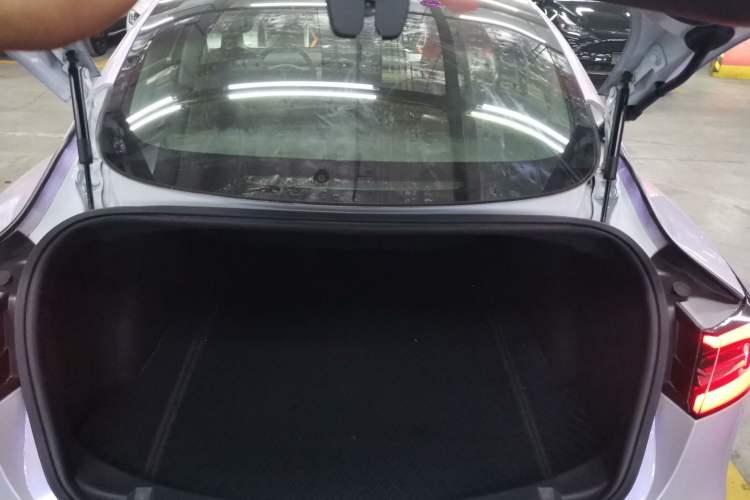 Used Tesla Model 3 2019 Standard Range Rear-Wheel Drive Upgraded Version (60 kWh) Trunk