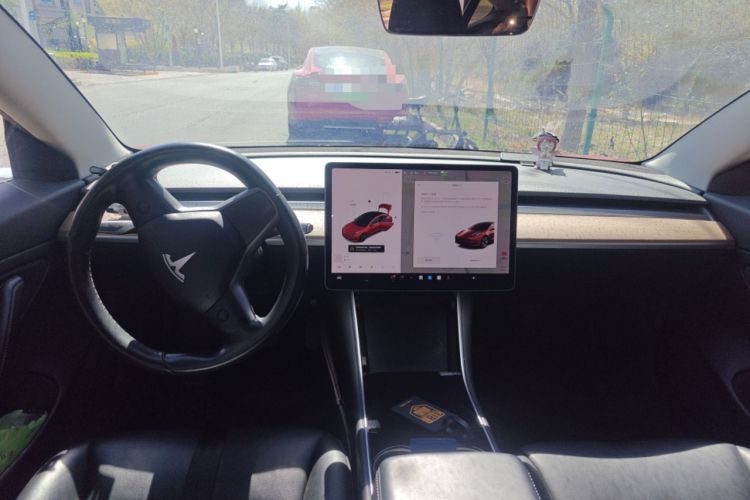 Used Tesla Model 3 2019 Long-Range All-Wheel-Drive Version Center Console