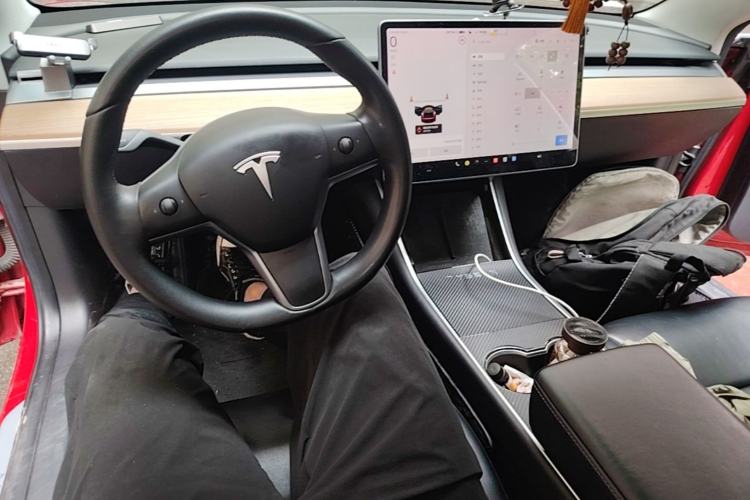 Used Tesla Model 3 2019 Long-Range All-Wheel-Drive Version Center Console