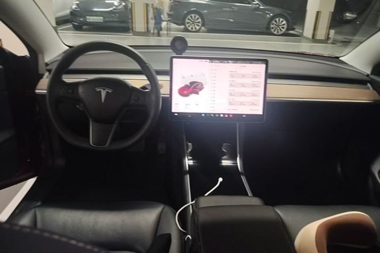 Used Tesla Model 3 2019 Long-Range All-Wheel-Drive Version Center Console